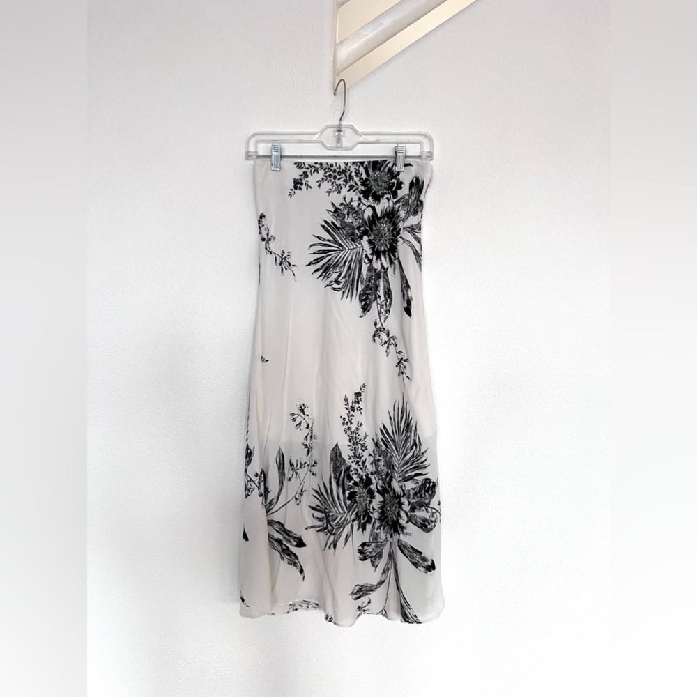 Leith midi skirt with a floral design (Size Small)